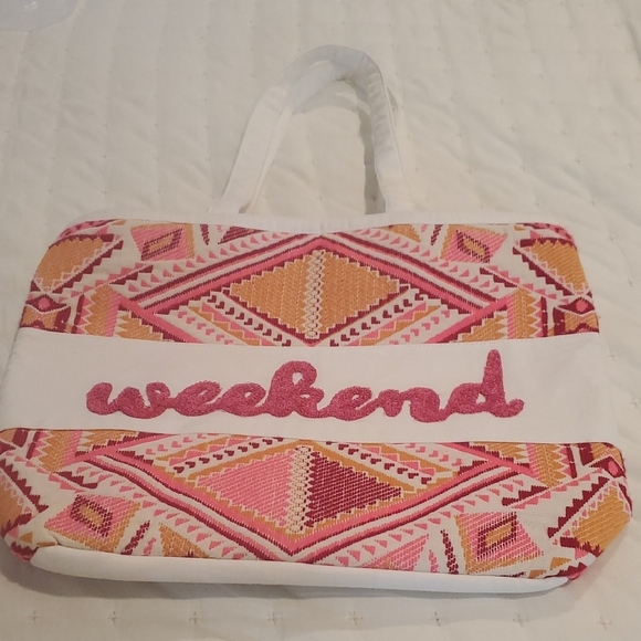 509 Broadway Pink and Orange Geometric Weekend Tote (24) - Picture 2 of 6